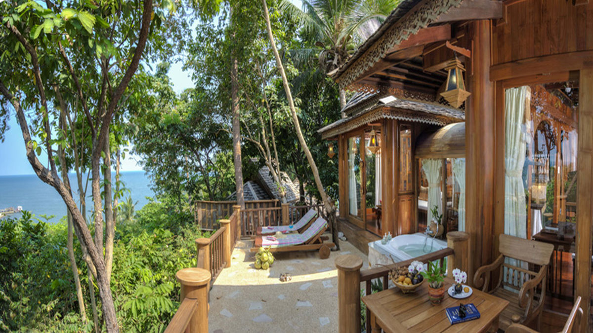 Tengerre néző villa