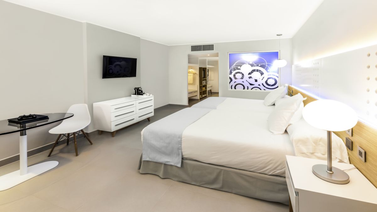 The Level tengerre néző