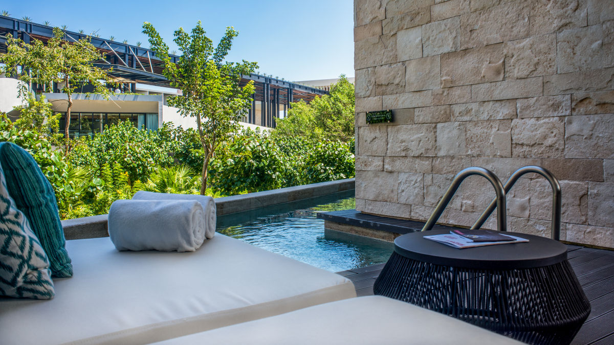 Medencekapcsolatos „king” szob