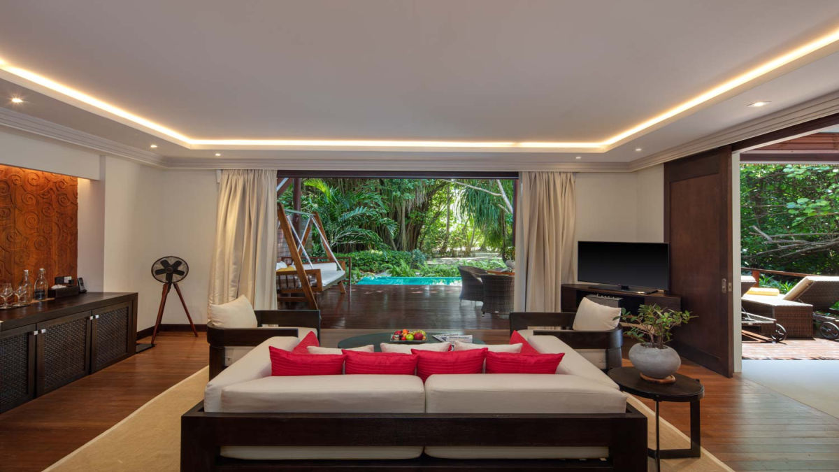 Nászutas medencés villa