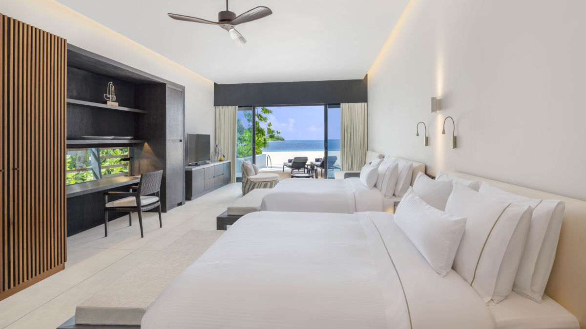 Tengerparti villa medencével