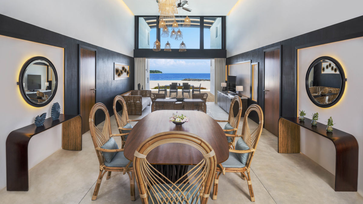 Tengerparti villa medencével