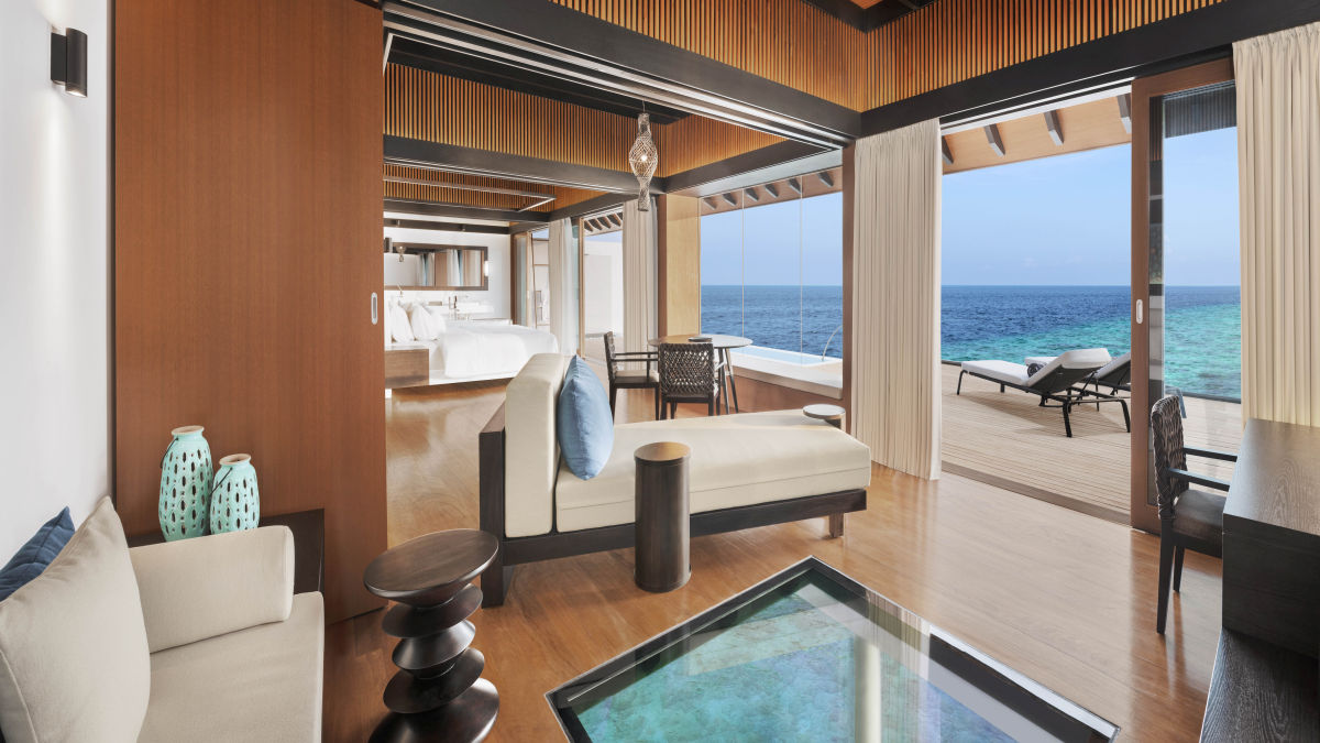 Víz feletti villa medencével