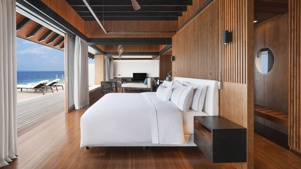 Víz feletti villa medencével