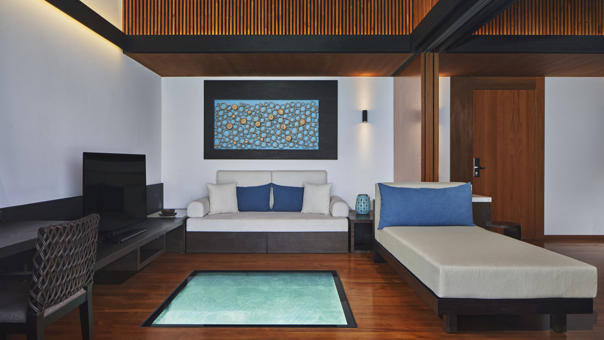 Víz feletti villa medencével