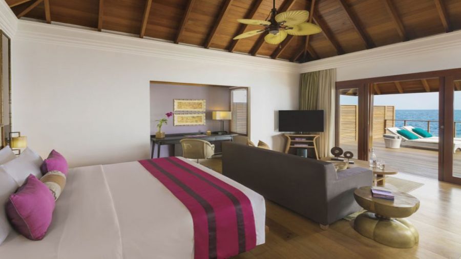 Víz feletti villa medencével