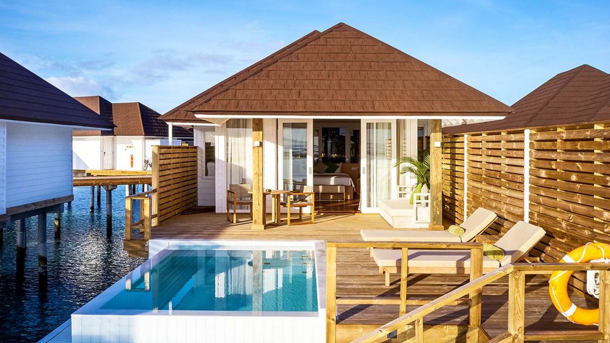 Medencés víz feletti villa