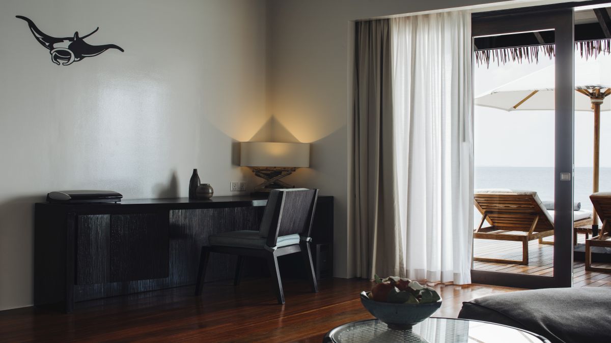 Medencés víz feletti villa