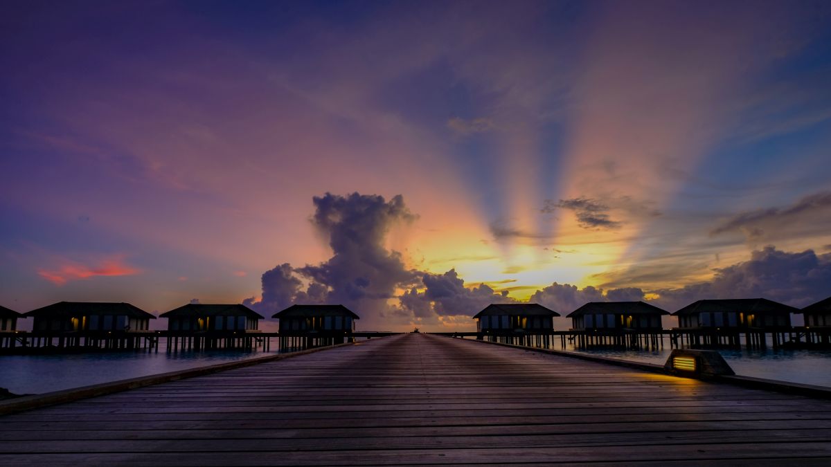 Sunset víz feletti villa