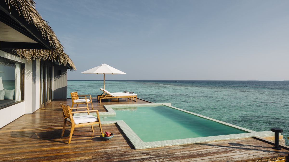 Sunset víz feletti villa