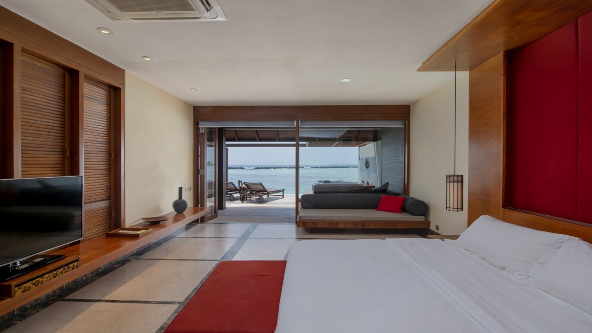 Jacuzzis víz feletti villa